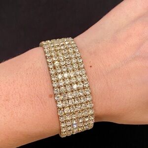 6 layer stretchy faux-diamond bracelet.